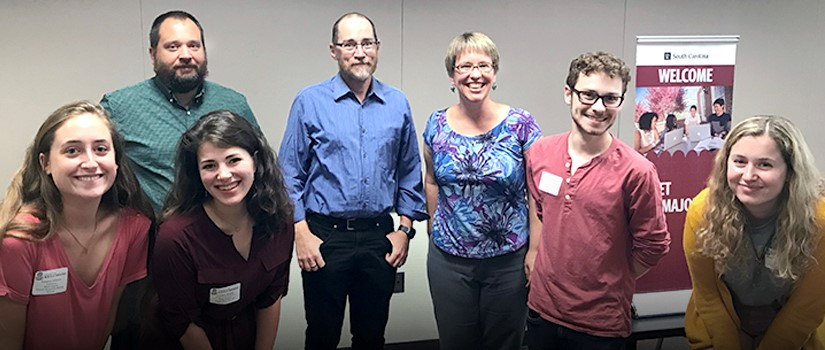 Faculty and Undergraduate Students at a Meet My Major Event