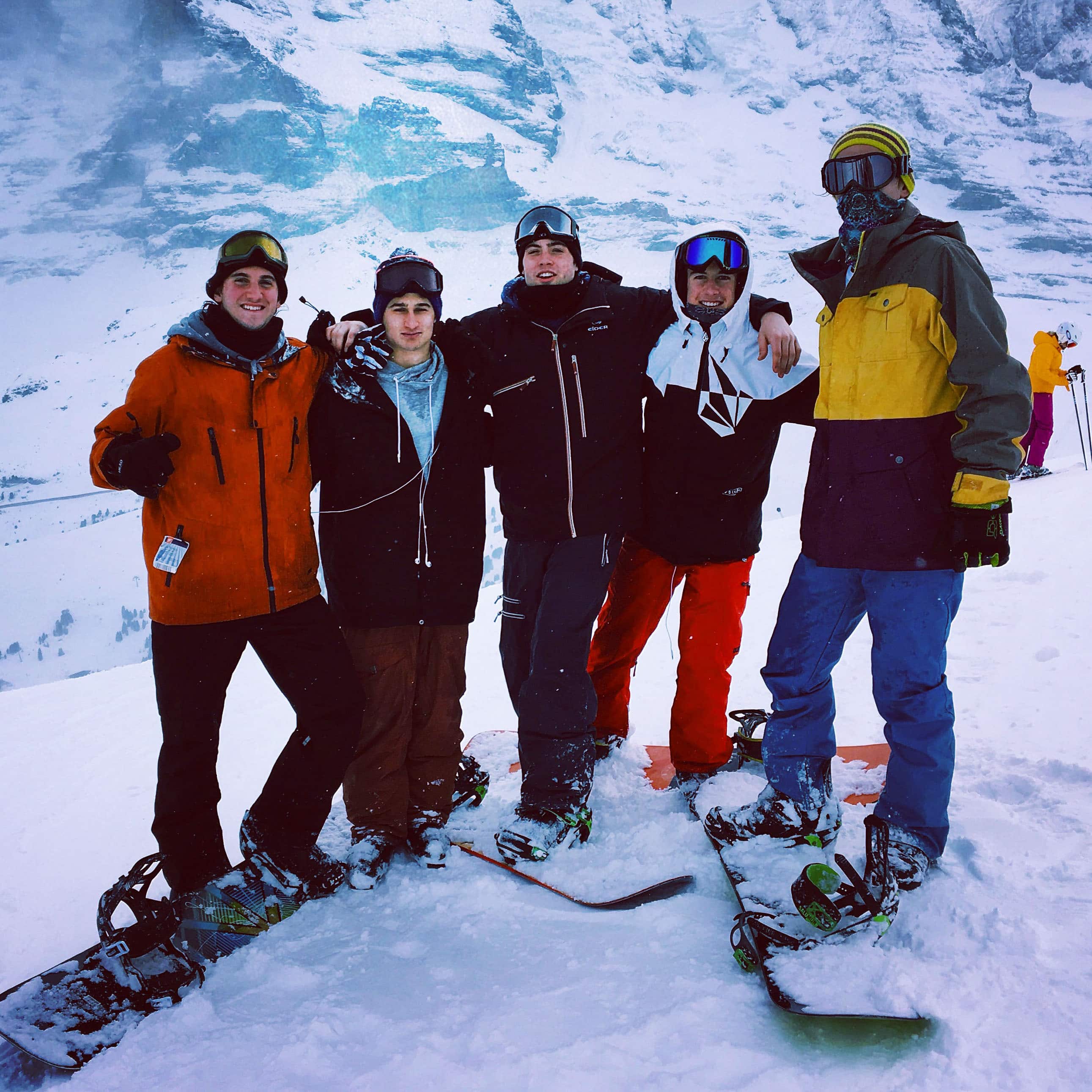 group of guys snowboarding