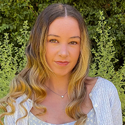 Headshot Lindsey Michelena