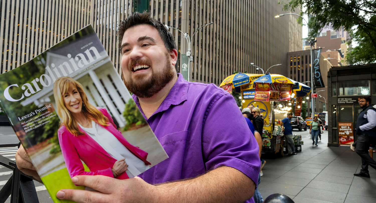 Chris Rosa and First Lady Ero Amiridis read Carolinian magazine.